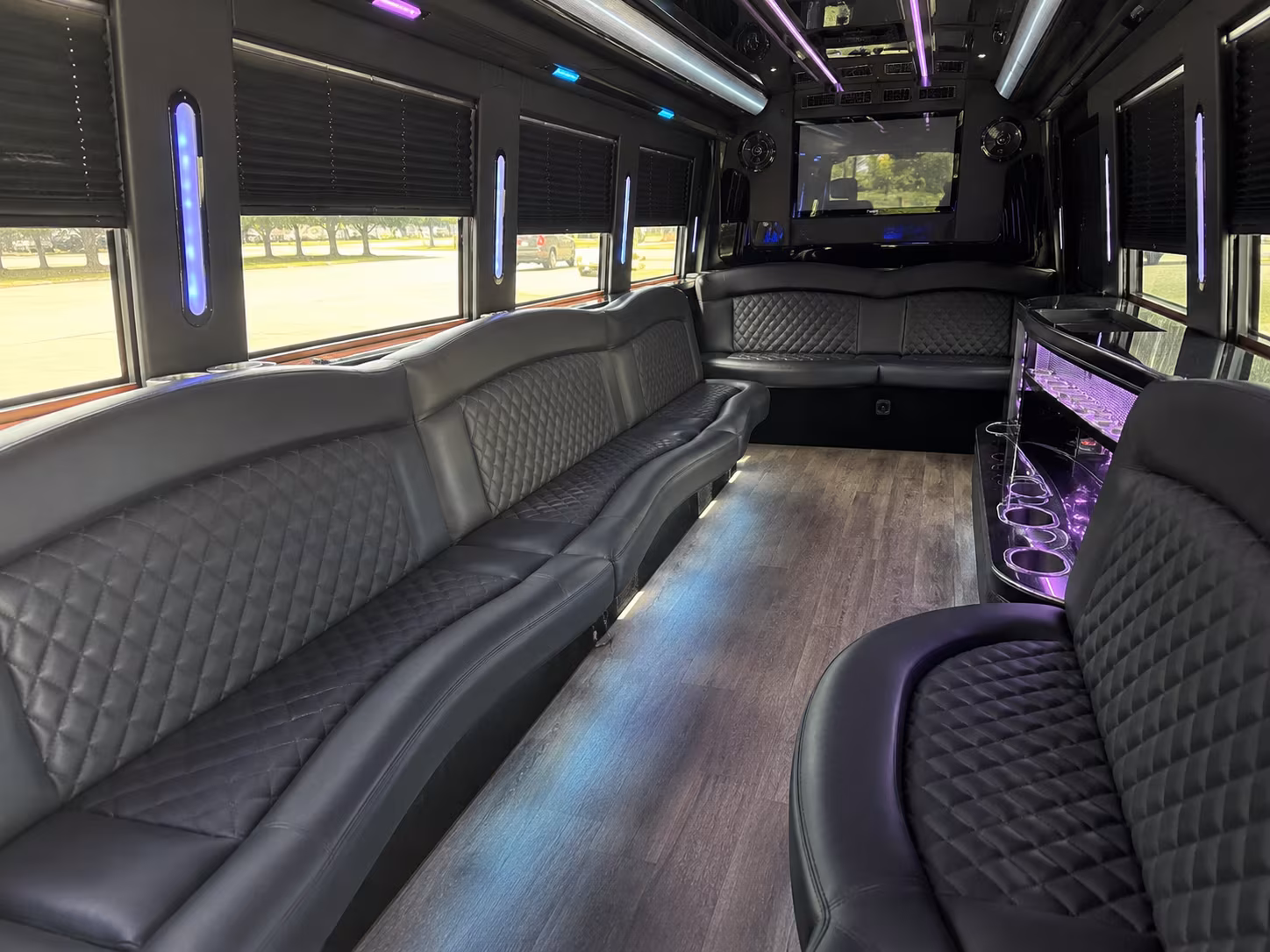 Bakersfield Birthday, Sweet 16, & Quinceañera Transportation onboard seating