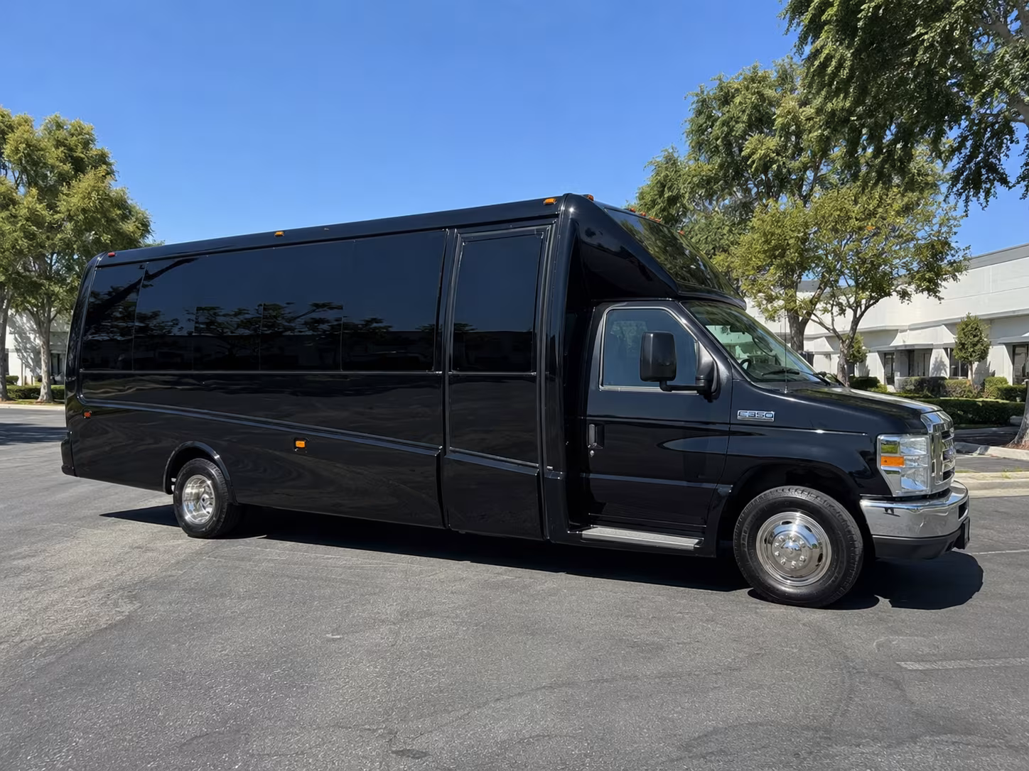 Bakersfield Winery Tour & Pub Crawl Transportation party bus exterior