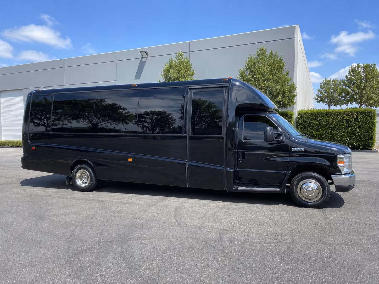 Bakersfield Winery Tour & Pub Crawl Transportation group transportation