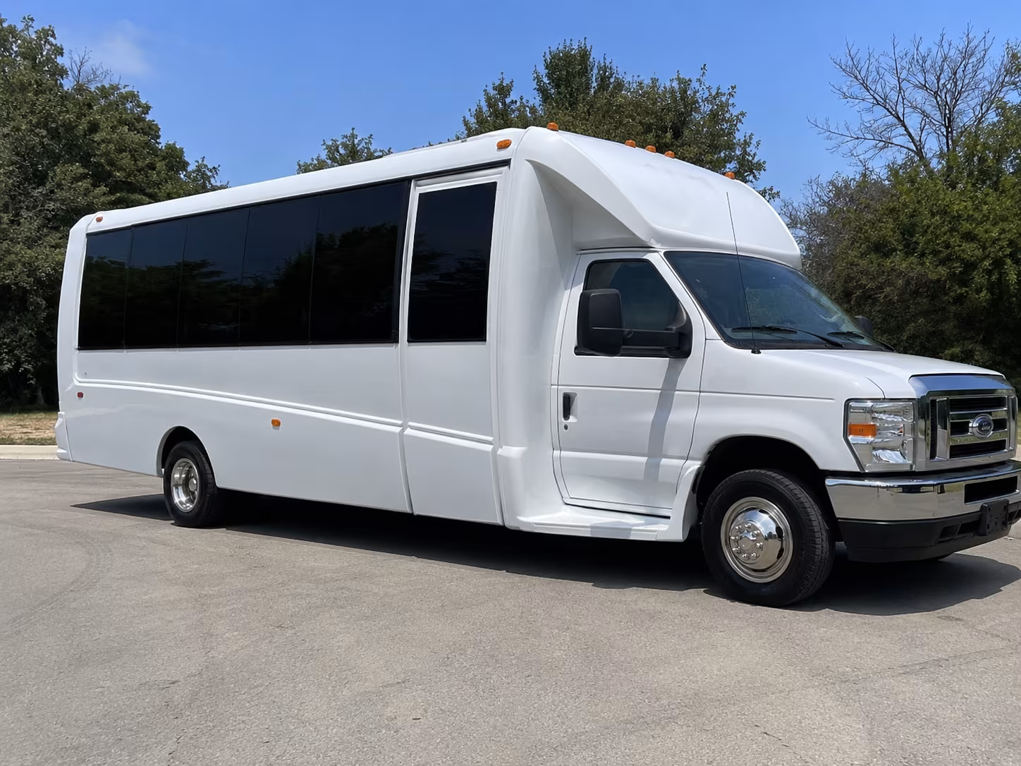 Oxnard Winery Tour & Pub Crawl Transportation