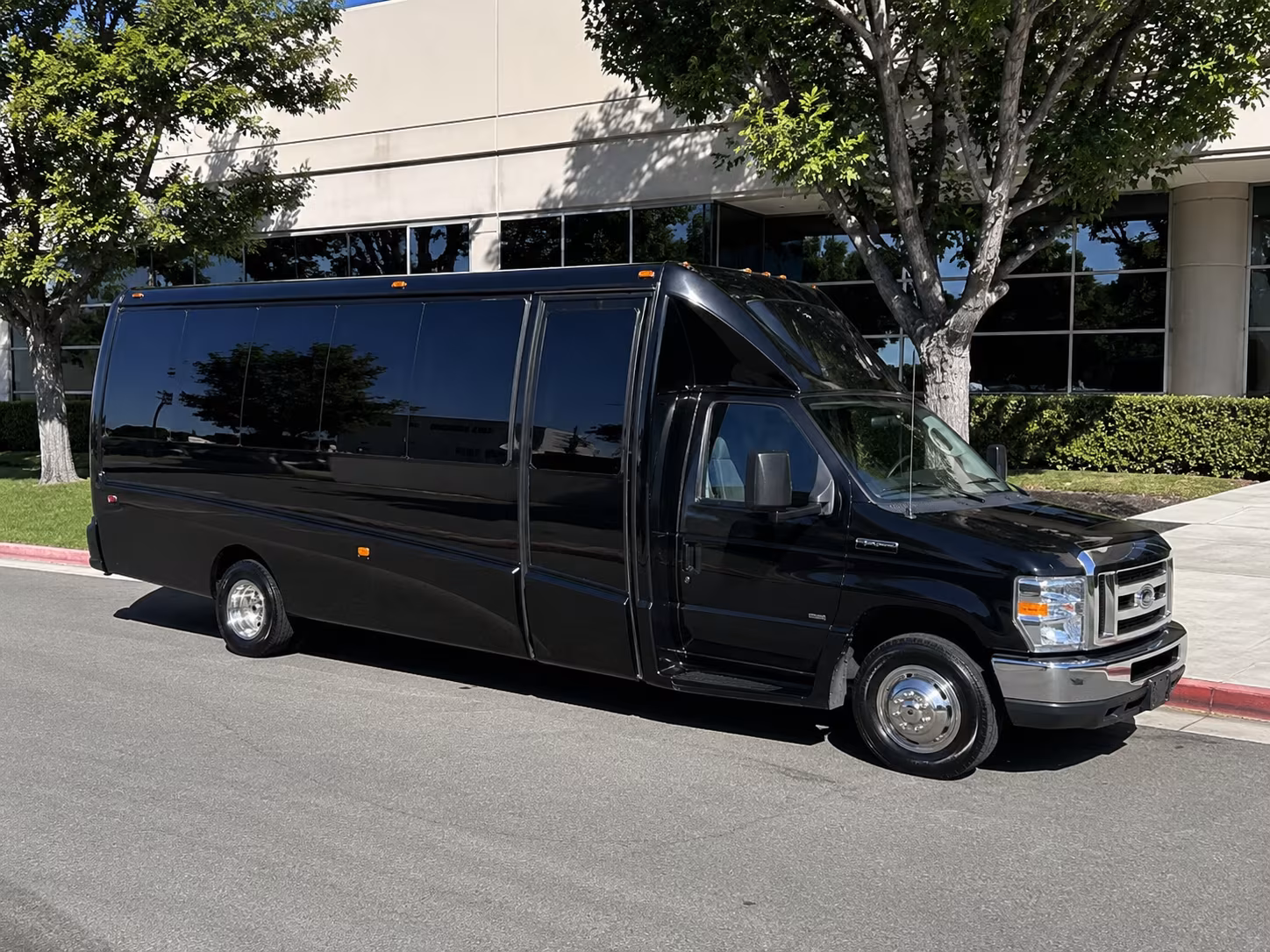 Palmdale Birthday, Sweet 16, & Quinceañera Party Bus Rentals